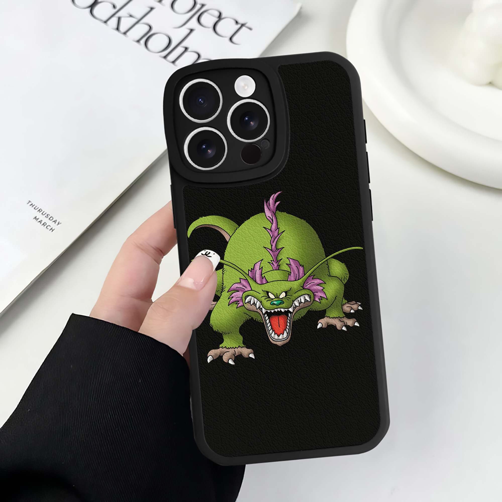 （画像用） ドラゴンクエスト Doragon Kuesuto Dragon Quest 【iPhone 16シリーズ対応】シリコンスマホケース（レザー調） 材質：シリコン